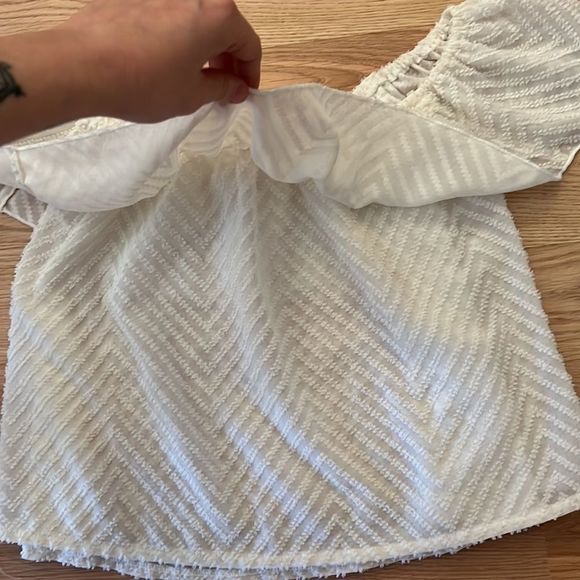 Hollister white off the shoulder top size XS - Picture 4 of 7